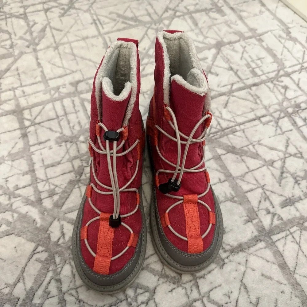 Sorel Kids Sz 4 US Glacy Explorer Shortie Snow Boot Pink Gray Red NY1874-600